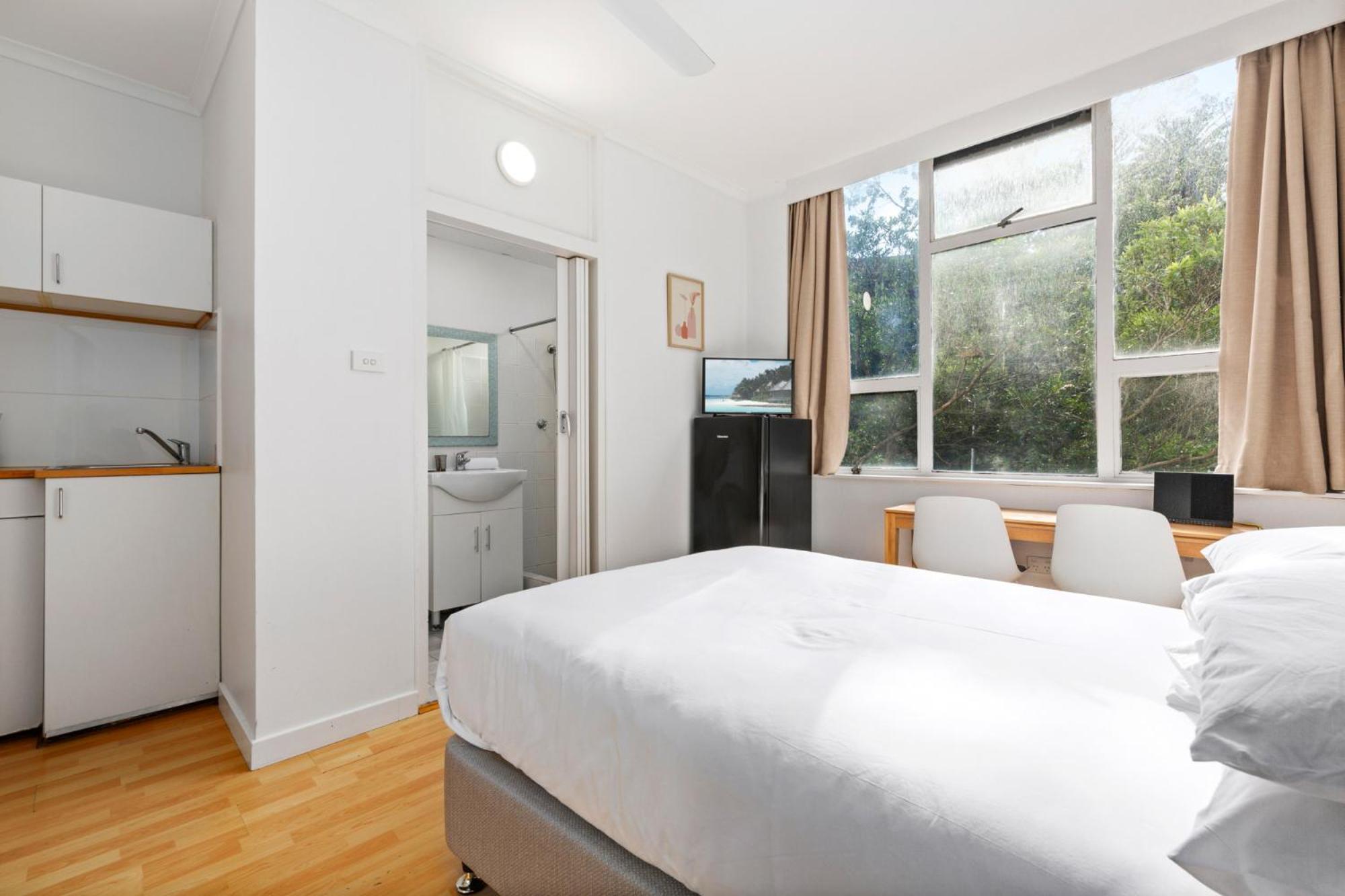 Perfectly Located By Rushcutters Bay Park Apartment *