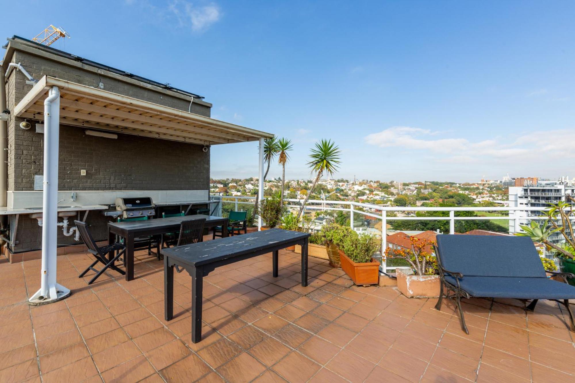 Perfectly Located By Rushcutters Bay Park Apartment